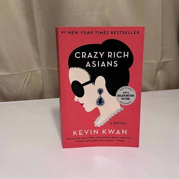 Crazy Rich Asians Softcover Book by Kevin Kwan - Picture 1 of 4